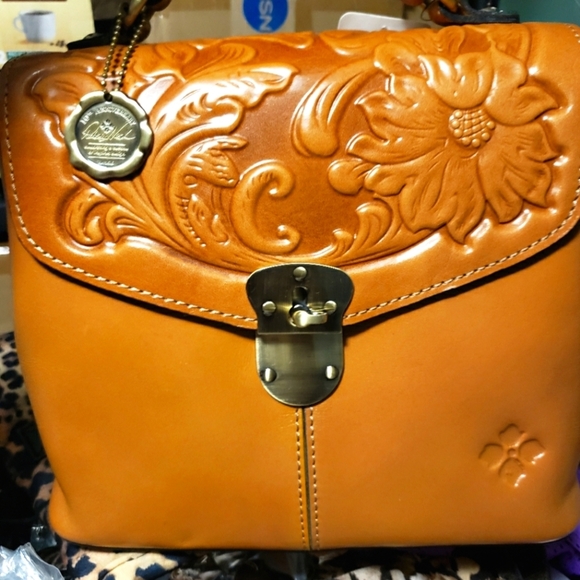 Patricia Nash Sinclair Backpack/Crossbody  NWT ? biscuit or Oxblood main image 6